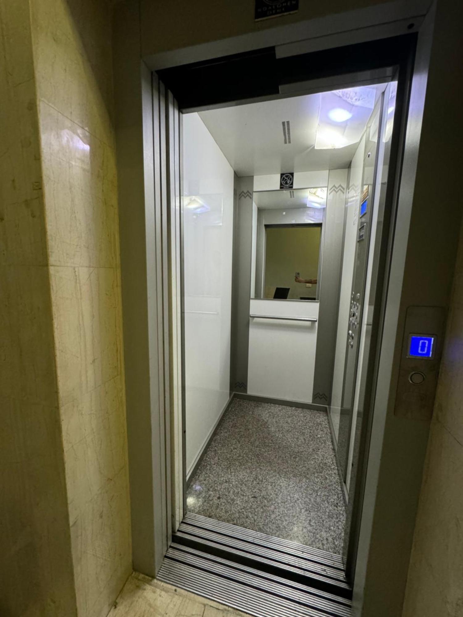 Apartment Centre Lions Gate 8