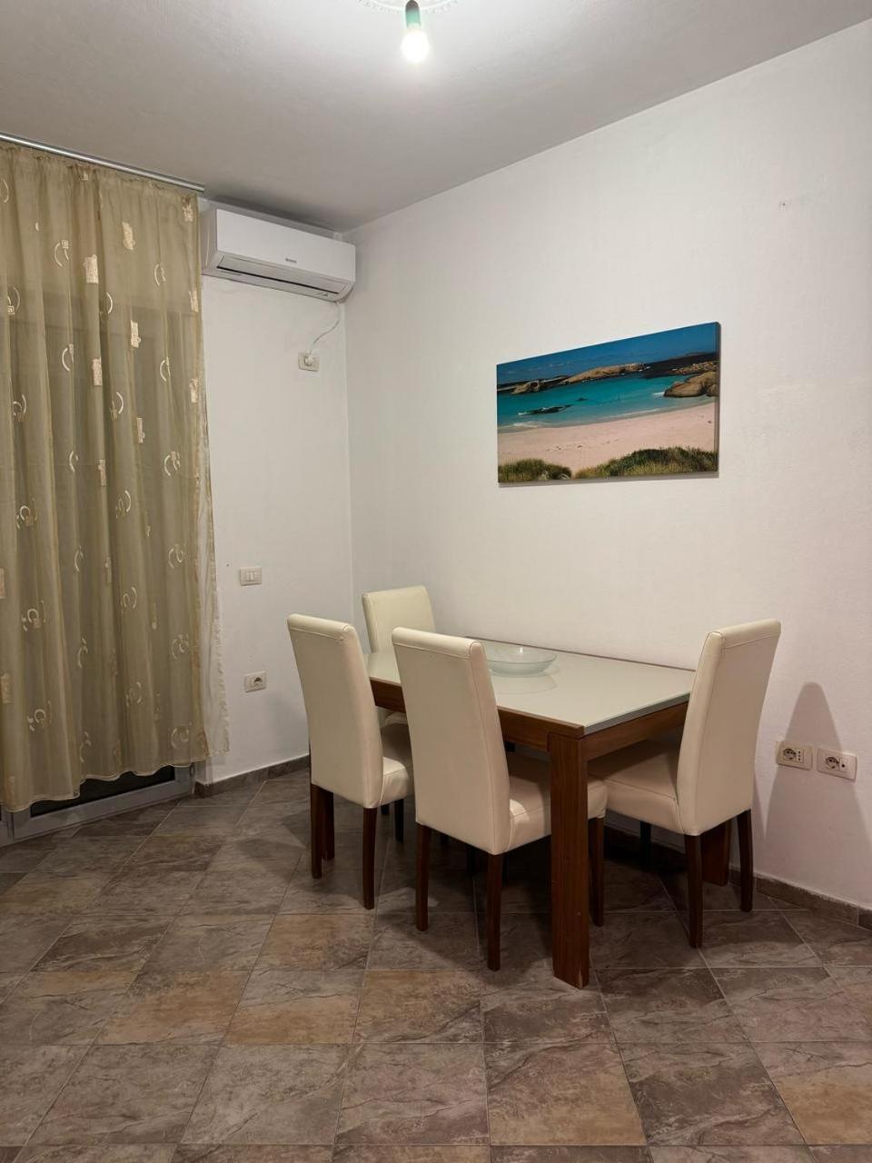 Centre Lions Gate 8 Апартаменты *